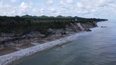 Miri Şehri 'nin ünlü plajları, nehirleri, şehirleri ve manzaralı çevresiyle Landmark ve Turist Çekim alanları