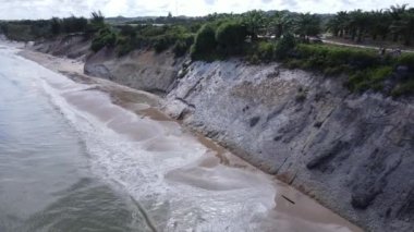 Miri Şehri 'nin ünlü plajları, nehirleri, şehirleri ve manzaralı çevresiyle Landmark ve Turist Çekim alanları