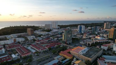 Miri Şehri 'nin ünlü plajları, nehirleri, şehirleri ve manzaralı çevresiyle Landmark ve Turist Çekim alanları