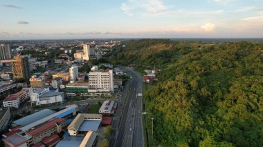 Miri Şehri 'nin ünlü plajları, nehirleri, şehirleri ve manzaralı çevresiyle Landmark ve Turist Çekim alanları