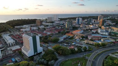 Miri Şehri 'nin ünlü plajları, nehirleri, şehirleri ve manzaralı çevresiyle Landmark ve Turist Çekim alanları