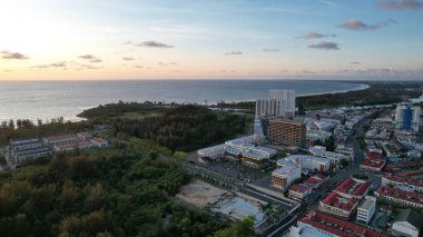 Miri Şehri 'nin ünlü plajları, nehirleri, şehirleri ve manzaralı çevresiyle Landmark ve Turist Çekim alanları
