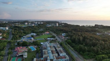 Miri Şehri 'nin ünlü plajları, nehirleri, şehirleri ve manzaralı çevresiyle Landmark ve Turist Çekim alanları
