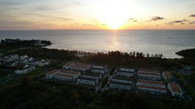 Miri Şehri 'nin ünlü plajları, nehirleri, şehirleri ve manzaralı çevresiyle Landmark ve Turist Çekim alanları