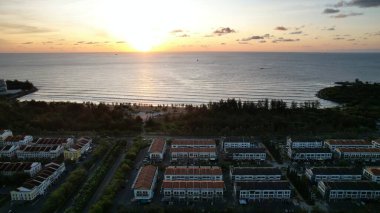 Miri Şehri 'nin ünlü plajları, nehirleri, şehirleri ve manzaralı çevresiyle Landmark ve Turist Çekim alanları