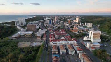Miri Şehri 'nin ünlü plajları, nehirleri, şehirleri ve manzaralı çevresiyle Landmark ve Turist Çekim alanları