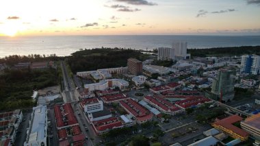 Miri Şehri 'nin ünlü plajları, nehirleri, şehirleri ve manzaralı çevresiyle Landmark ve Turist Çekim alanları