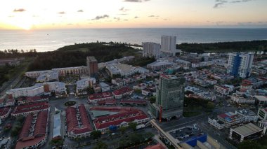 Miri Şehri 'nin ünlü plajları, nehirleri, şehirleri ve manzaralı çevresiyle Landmark ve Turist Çekim alanları