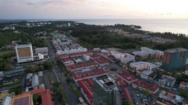 Miri Şehri 'nin ünlü plajları, nehirleri, şehirleri ve manzaralı çevresiyle Landmark ve Turist Çekim alanları