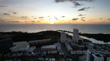Miri Şehri 'nin ünlü plajları, nehirleri, şehirleri ve manzaralı çevresiyle Landmark ve Turist Çekim alanları