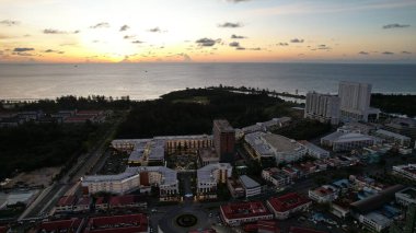 Miri Şehri 'nin ünlü plajları, nehirleri, şehirleri ve manzaralı çevresiyle Landmark ve Turist Çekim alanları