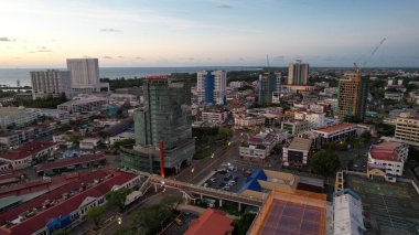 Miri Şehri 'nin ünlü plajları, nehirleri, şehirleri ve manzaralı çevresiyle Landmark ve Turist Çekim alanları