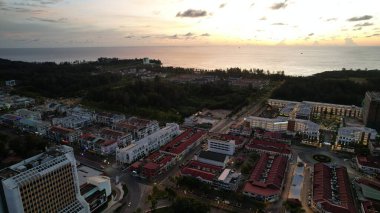Miri Şehri 'nin ünlü plajları, nehirleri, şehirleri ve manzaralı çevresiyle Landmark ve Turist Çekim alanları