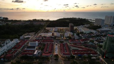 Miri Şehri 'nin ünlü plajları, nehirleri, şehirleri ve manzaralı çevresiyle Landmark ve Turist Çekim alanları