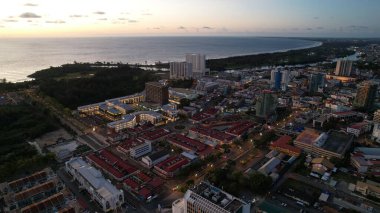 Miri Şehri 'nin ünlü plajları, nehirleri, şehirleri ve manzaralı çevresiyle Landmark ve Turist Çekim alanları