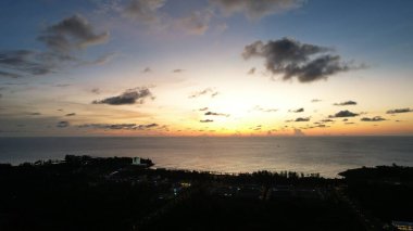 Miri Şehri 'nin ünlü plajları, nehirleri, şehirleri ve manzaralı çevresiyle Landmark ve Turist Çekim alanları