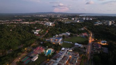 Miri Şehri 'nin ünlü plajları, nehirleri, şehirleri ve manzaralı çevresiyle Landmark ve Turist Çekim alanları