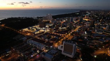 Miri Şehri 'nin ünlü plajları, nehirleri, şehirleri ve manzaralı çevresiyle Landmark ve Turist Çekim alanları