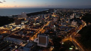 Miri Şehri 'nin ünlü plajları, nehirleri, şehirleri ve manzaralı çevresiyle Landmark ve Turist Çekim alanları