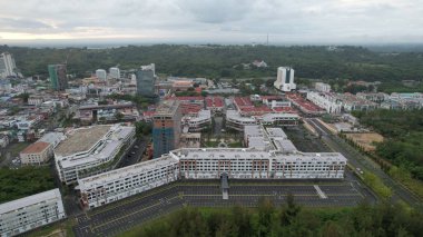Miri Şehri 'nin ünlü plajları, nehirleri, şehirleri ve manzaralı çevresiyle Landmark ve Turist Çekim alanları
