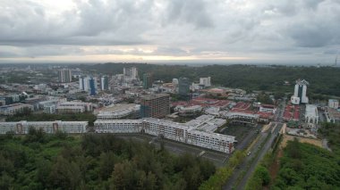 Miri Şehri 'nin ünlü plajları, nehirleri, şehirleri ve manzaralı çevresiyle Landmark ve Turist Çekim alanları