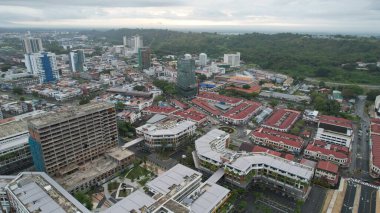 Miri Şehri 'nin ünlü plajları, nehirleri, şehirleri ve manzaralı çevresiyle Landmark ve Turist Çekim alanları
