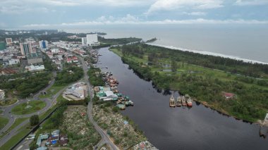 Miri Şehri 'nin ünlü plajları, nehirleri, şehirleri ve manzaralı çevresiyle Landmark ve Turist Çekim alanları