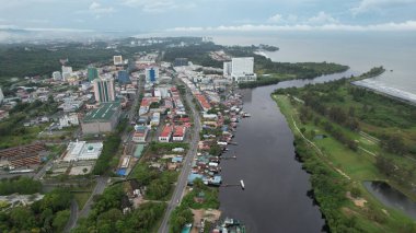 Miri Şehri 'nin ünlü plajları, nehirleri, şehirleri ve manzaralı çevresiyle Landmark ve Turist Çekim alanları