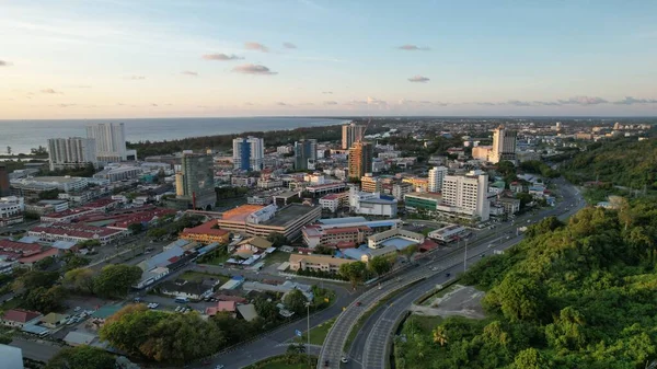 Miri Şehri 'nin ünlü plajları, nehirleri, şehirleri ve manzaralı çevresiyle Landmark ve Turist Çekim alanları