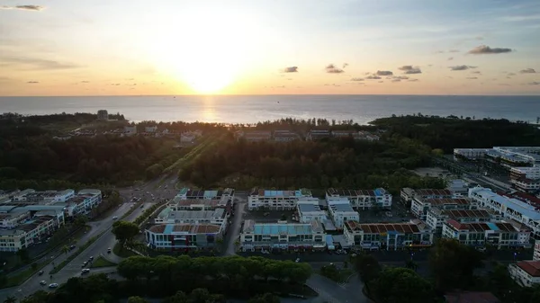 Miri Şehri 'nin ünlü plajları, nehirleri, şehirleri ve manzaralı çevresiyle Landmark ve Turist Çekim alanları