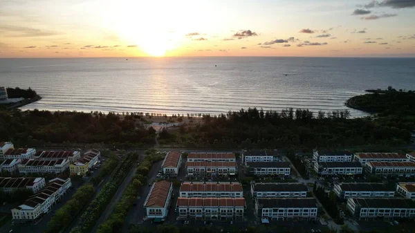 Miri Şehri 'nin ünlü plajları, nehirleri, şehirleri ve manzaralı çevresiyle Landmark ve Turist Çekim alanları