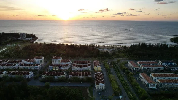 Miri Şehri 'nin ünlü plajları, nehirleri, şehirleri ve manzaralı çevresiyle Landmark ve Turist Çekim alanları