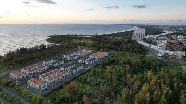 Miri Şehri 'nin ünlü plajları, nehirleri, şehirleri ve manzaralı çevresiyle Landmark ve Turist Çekim alanları