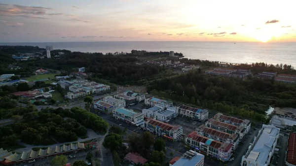 Miri Şehri 'nin ünlü plajları, nehirleri, şehirleri ve manzaralı çevresiyle Landmark ve Turist Çekim alanları