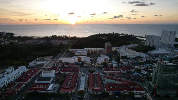 Miri Şehri 'nin ünlü plajları, nehirleri, şehirleri ve manzaralı çevresiyle Landmark ve Turist Çekim alanları
