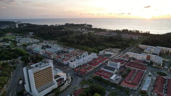 Miri Şehri 'nin ünlü plajları, nehirleri, şehirleri ve manzaralı çevresiyle Landmark ve Turist Çekim alanları