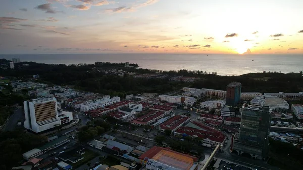 Miri Şehri 'nin ünlü plajları, nehirleri, şehirleri ve manzaralı çevresiyle Landmark ve Turist Çekim alanları