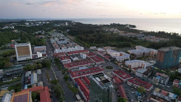Miri Şehri 'nin ünlü plajları, nehirleri, şehirleri ve manzaralı çevresiyle Landmark ve Turist Çekim alanları
