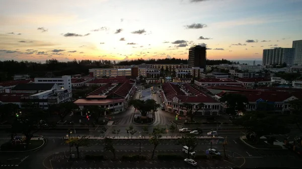 Miri Şehri 'nin ünlü plajları, nehirleri, şehirleri ve manzaralı çevresiyle Landmark ve Turist Çekim alanları