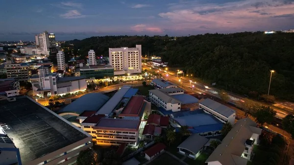Miri Şehri 'nin ünlü plajları, nehirleri, şehirleri ve manzaralı çevresiyle Landmark ve Turist Çekim alanları
