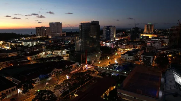 Miri Şehri 'nin ünlü plajları, nehirleri, şehirleri ve manzaralı çevresiyle Landmark ve Turist Çekim alanları