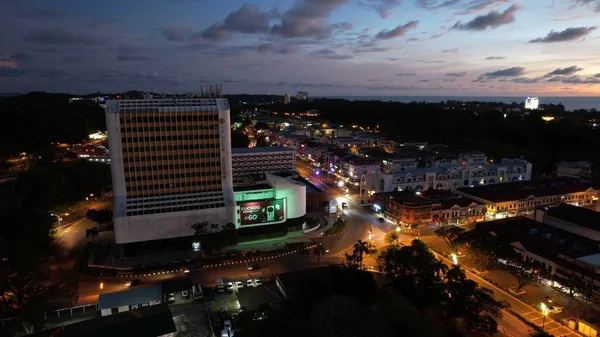 Miri Şehri 'nin ünlü plajları, nehirleri, şehirleri ve manzaralı çevresiyle Landmark ve Turist Çekim alanları