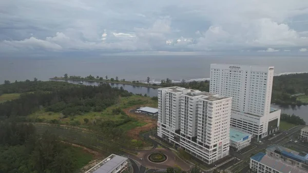 Miri Şehri 'nin ünlü plajları, nehirleri, şehirleri ve manzaralı çevresiyle Landmark ve Turist Çekim alanları