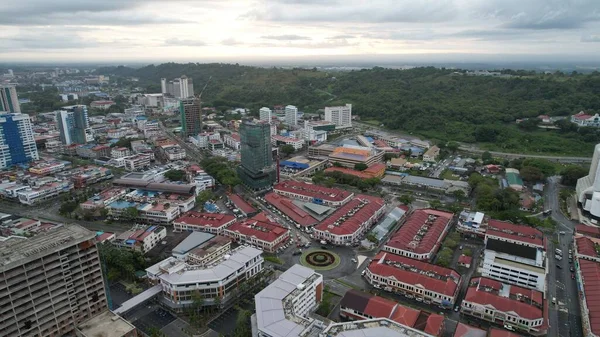 Miri Şehri 'nin ünlü plajları, nehirleri, şehirleri ve manzaralı çevresiyle Landmark ve Turist Çekim alanları