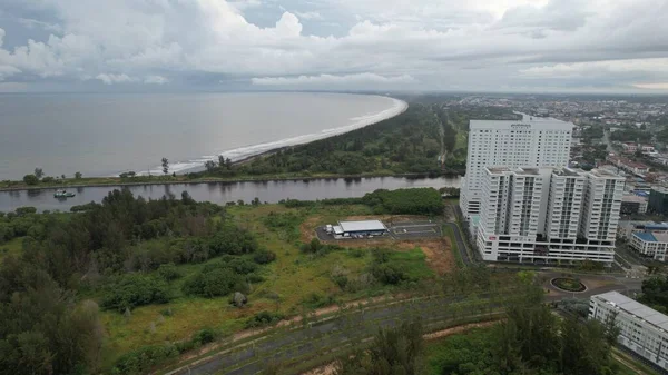 Miri Şehri 'nin ünlü plajları, nehirleri, şehirleri ve manzaralı çevresiyle Landmark ve Turist Çekim alanları