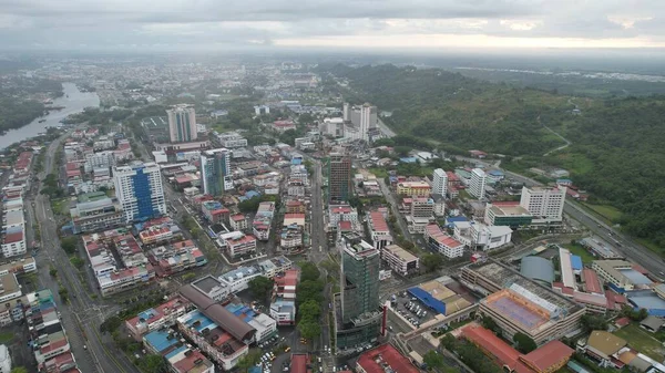 Miri Şehri 'nin ünlü plajları, nehirleri, şehirleri ve manzaralı çevresiyle Landmark ve Turist Çekim alanları