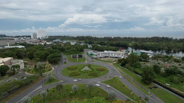 Miri Şehri 'nin ünlü plajları, nehirleri, şehirleri ve manzaralı çevresiyle Landmark ve Turist Çekim alanları