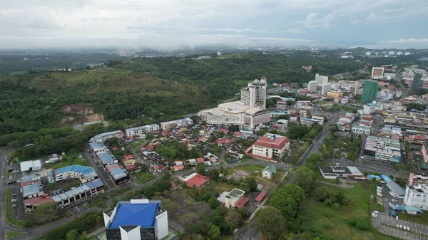 Miri Şehri 'nin ünlü plajları, nehirleri, şehirleri ve manzaralı çevresiyle Landmark ve Turist Çekim alanları