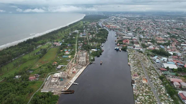 Miri Şehri 'nin ünlü plajları, nehirleri, şehirleri ve manzaralı çevresiyle Landmark ve Turist Çekim alanları