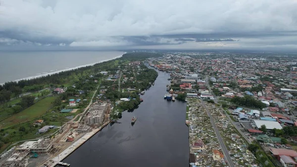 Miri Şehri 'nin ünlü plajları, nehirleri, şehirleri ve manzaralı çevresiyle Landmark ve Turist Çekim alanları